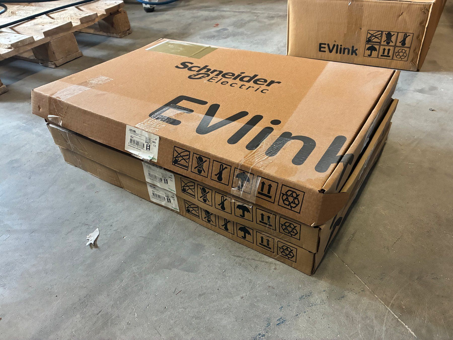 Toutes les machines: Schneider Electric EVlink, wandmontiertes Basisgerät – Neuf avec emballage d'origine à Dietikon par vin_bjf7 2