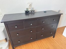 HEMNES Kommode mit 8 Schubladen – schwarz gebeizt