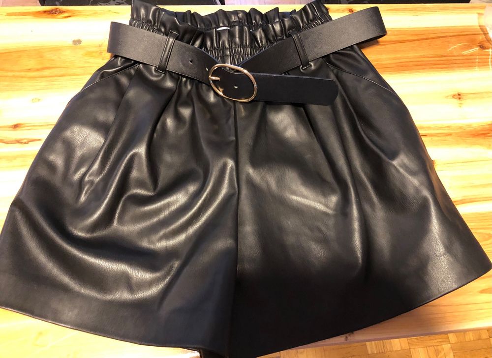 Short noir similicuir Zara Acheter sur Ricardo