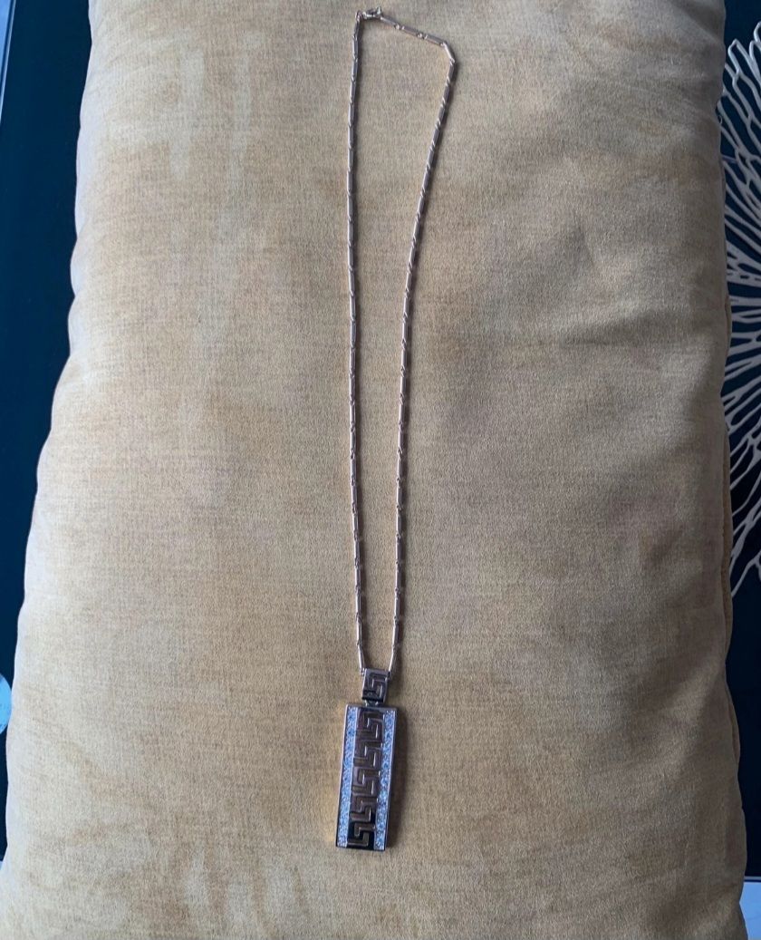 Versace Catenine: Collier versace doré élégant avec pendentif et strass – Nuovo (secondo la descrizione) da Troistorrents venduto da ami_mzq5 1