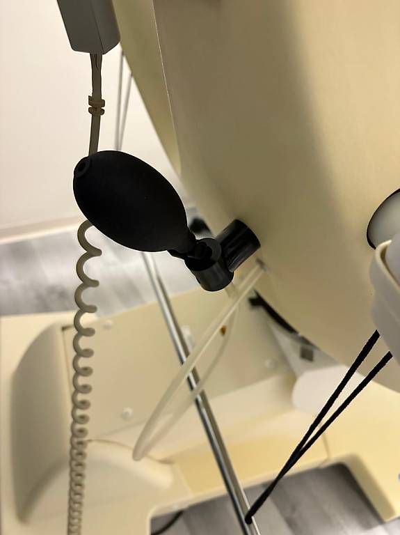 Kosmetik-& Massageliegen: Kosmetikstuhl – Gebraucht aus Effretikon von tobias2006 3