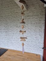 Windspiel aus Holz und Perlen neu