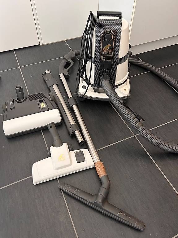 Staubsauger & Zubehör: Staubsauger mit Wasserfilter Delphin – Gebraucht aus Aarau von sibyllegraber