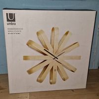 Wunderschöne Umbra Uhr aus Holz