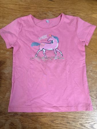 Süsses T-Shirt mit Einhorn Motiv, Gr. 122, Top Zustand!