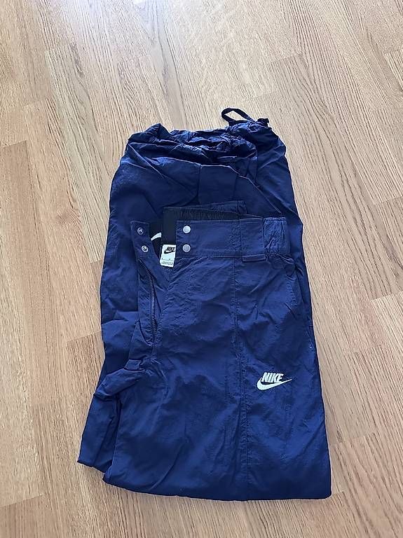 Pantaloni: Nike Trackpants navy Blue – Usato da Bottmingen venduto da SemirKaeslin