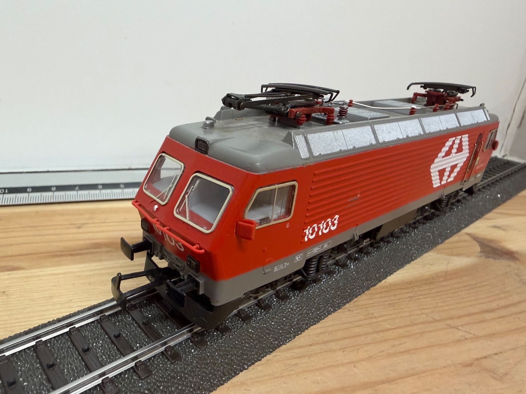 Märklin Modellini di ferrovie: Märklin 3328 E-Lok SBB Re 4/4 IV – Usato da Büsserach venduto da ModellbahnDepot 4