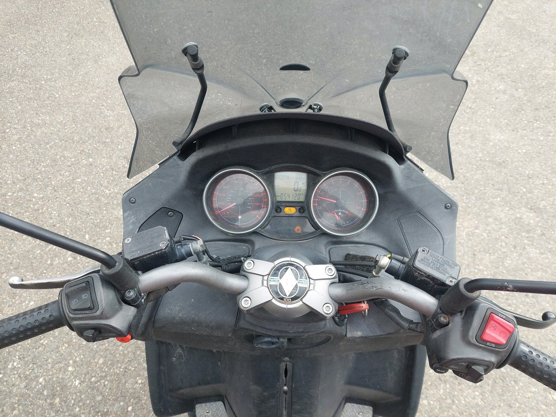 Gilera A tre ruote: Gilera Fuoco 500 3Rad Roller baugleich Piaggio MP3 – Usato da Schleitheim venduto da ZieglerMotoRecycling 9