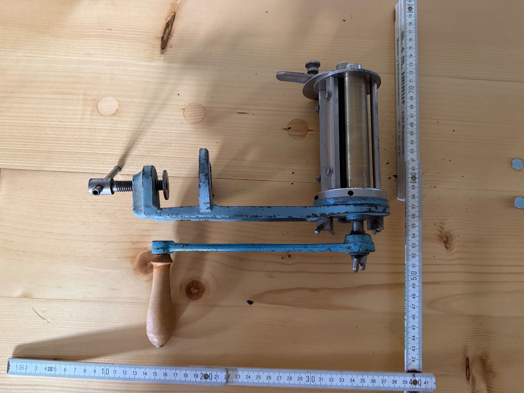 Elettrodomestici da cucina: Fasnachtsküechlimaschine BURK DRGM blau mit Kurbel – Usato da Duggingen venduto da Ysvogel