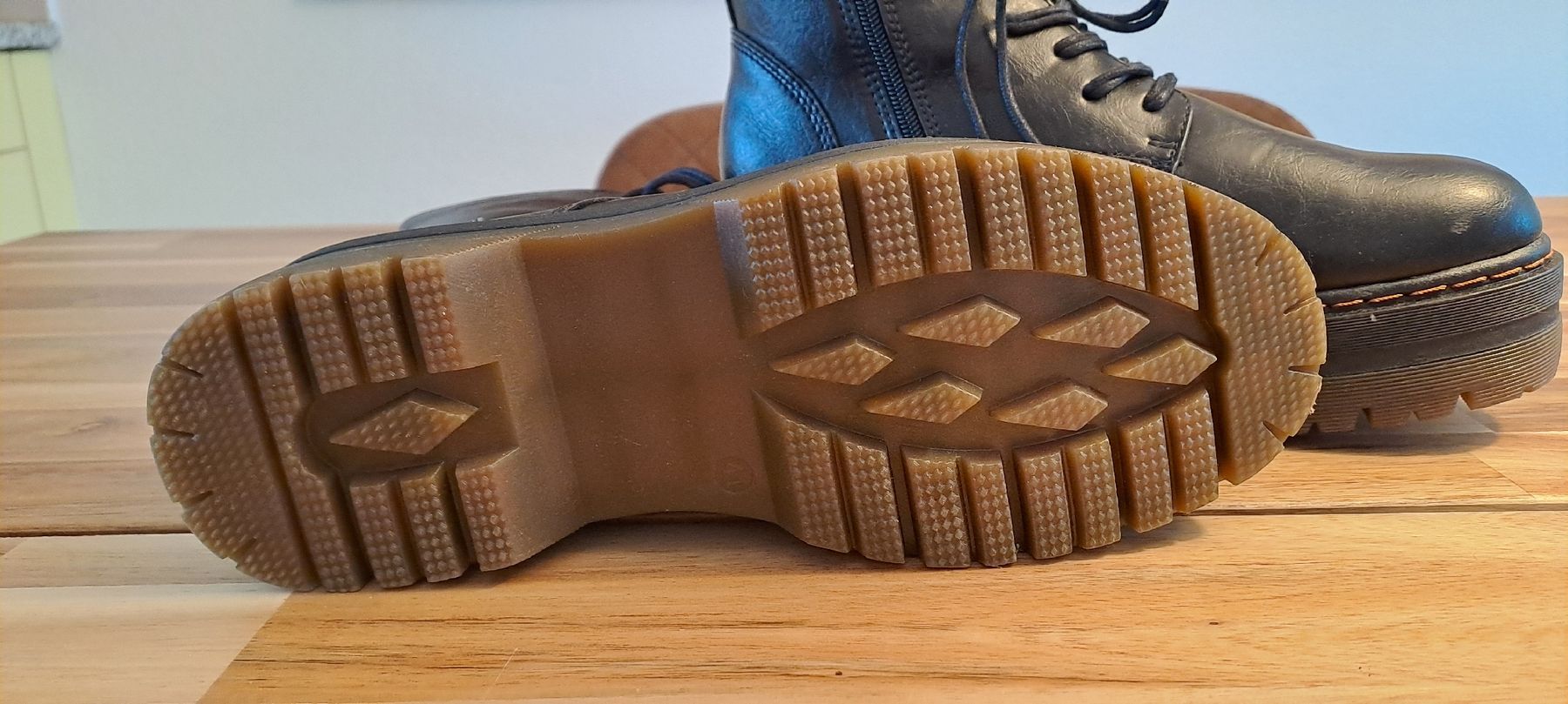 Scarpe da donna: Boots schwarz Gr. 41 – Nuovo e nell'imballaggio originale da Buch am Irchel venduto da -mireli- 3