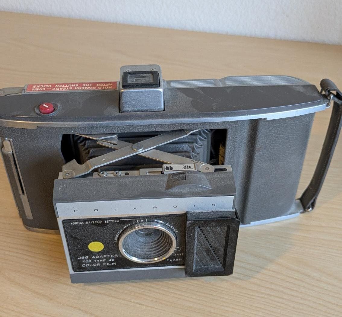 Polaroid Fotocamera: Polaroid j66 Adapter for Type 48 mit Ledertasche – Usato da Kastanienbaum venduto da therebellsmurfette