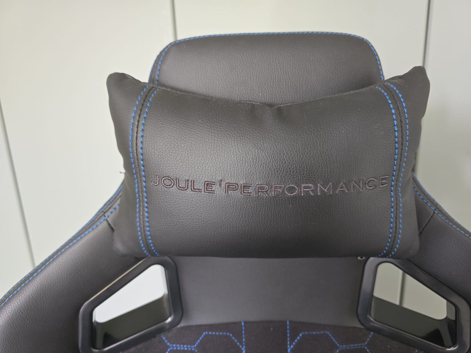 Sedie: Joule Performance Raid Gaming-Stuhl Alcantara Blau/Schwarz – Usato da Rapperswil SG venduto da blackout_7 3