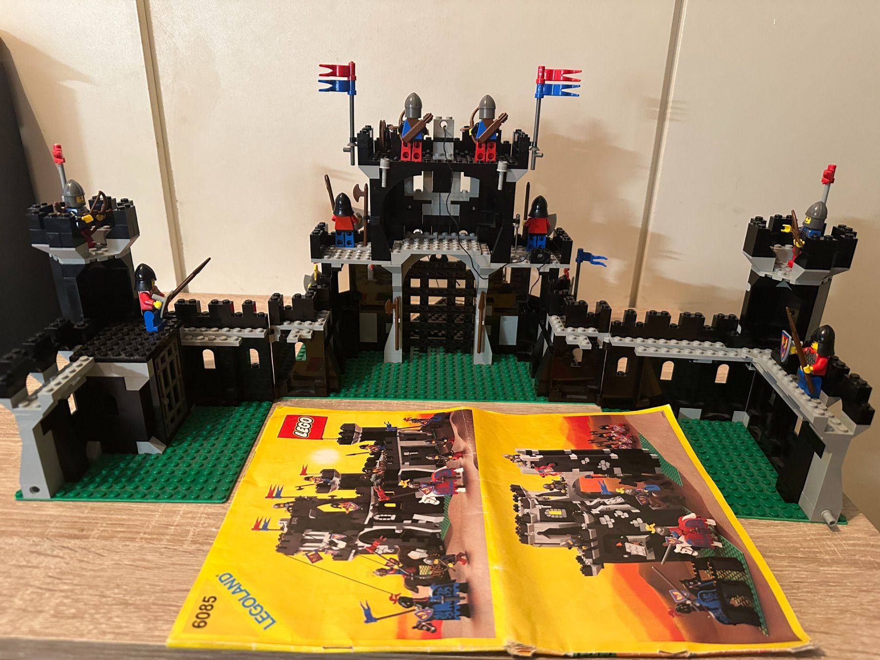 Legoland Kit di costruzioni: LEGO Ritter 6085 Black Monarch's Castle – Usato da Basel venduto da Don-Angel 2