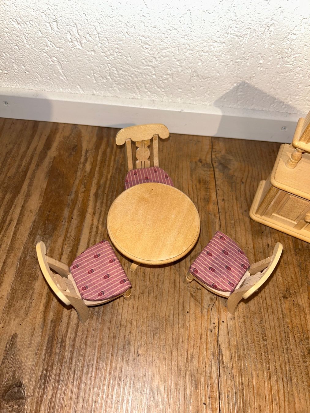 Puppenhäuser & -möbel: Puppenhaus Möbel Stube/Wohnzimmer – Gebraucht aus Safenwil von 2hand_aber_wertvoll 1