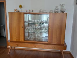 Schrank mit verglastem Mittelteil Midcentury