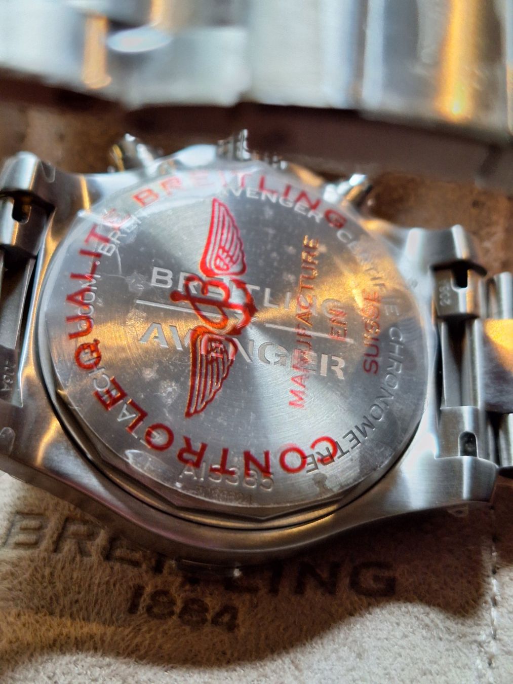 Breitling Orologi: Breitling Avenger Chronograph 43 - A13385101C1A1 – Nuovo (secondo la descrizione) da Basel venduto da OnutWOODLAND 9