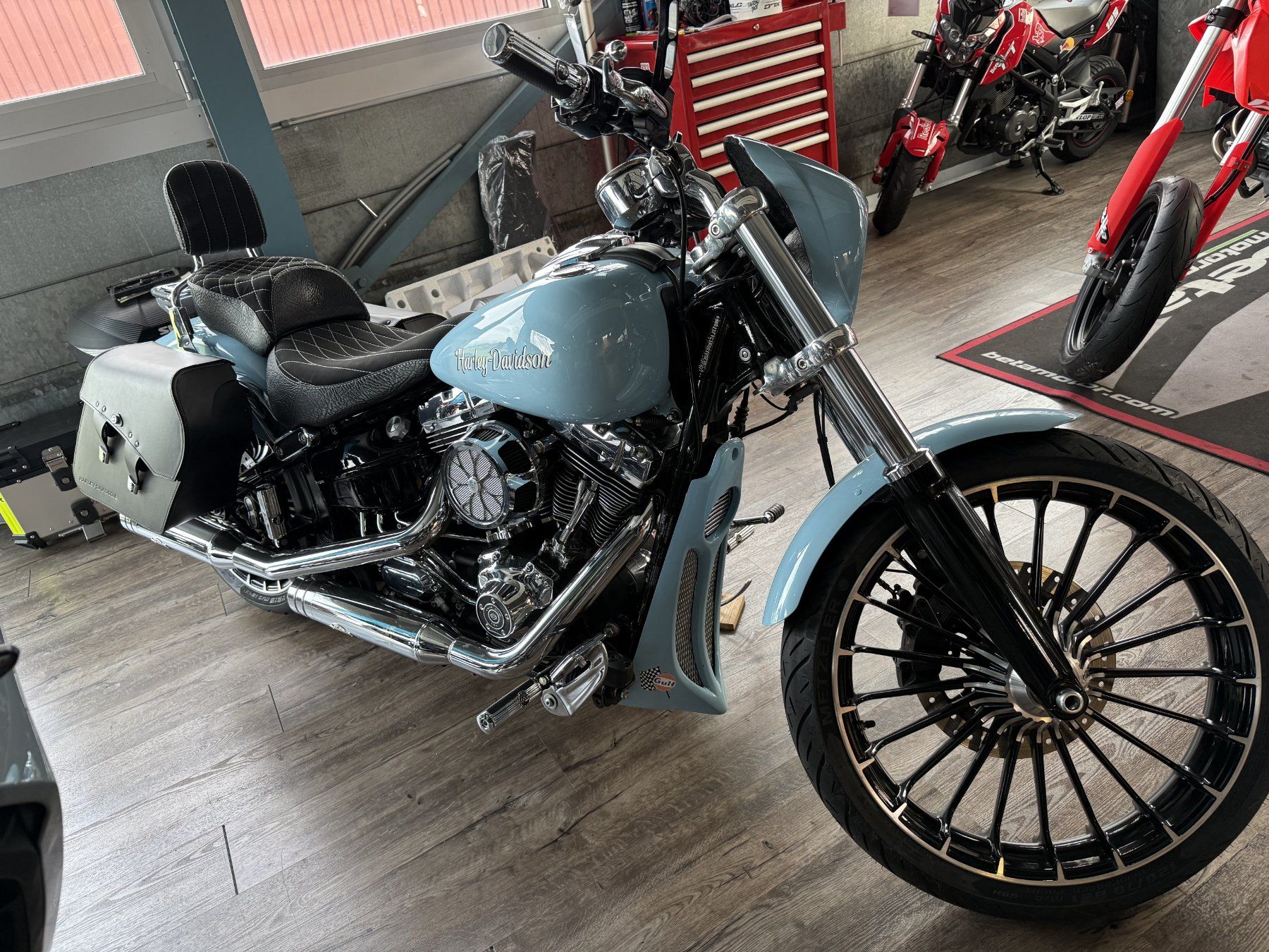 Harley-Davidson Chopper: Zu verkaufen Harley Davidson Breakout 103 – Usato da Buttikon SZ venduto da alf1alf 1