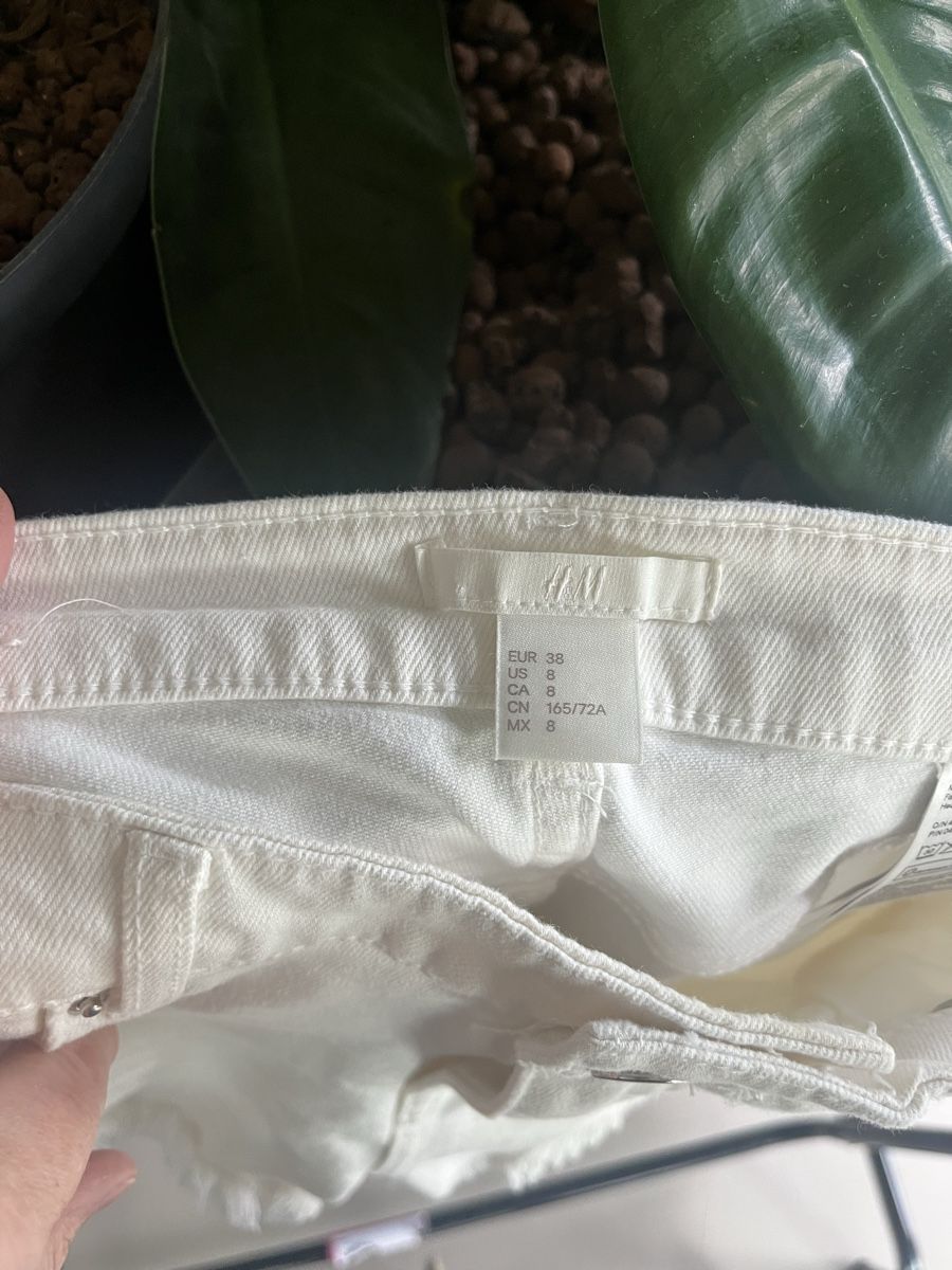 Off-White Pantaloni: Kurze Jeans off-white Gr. 38 – Usato da Zürich venduto da Nirba9 2