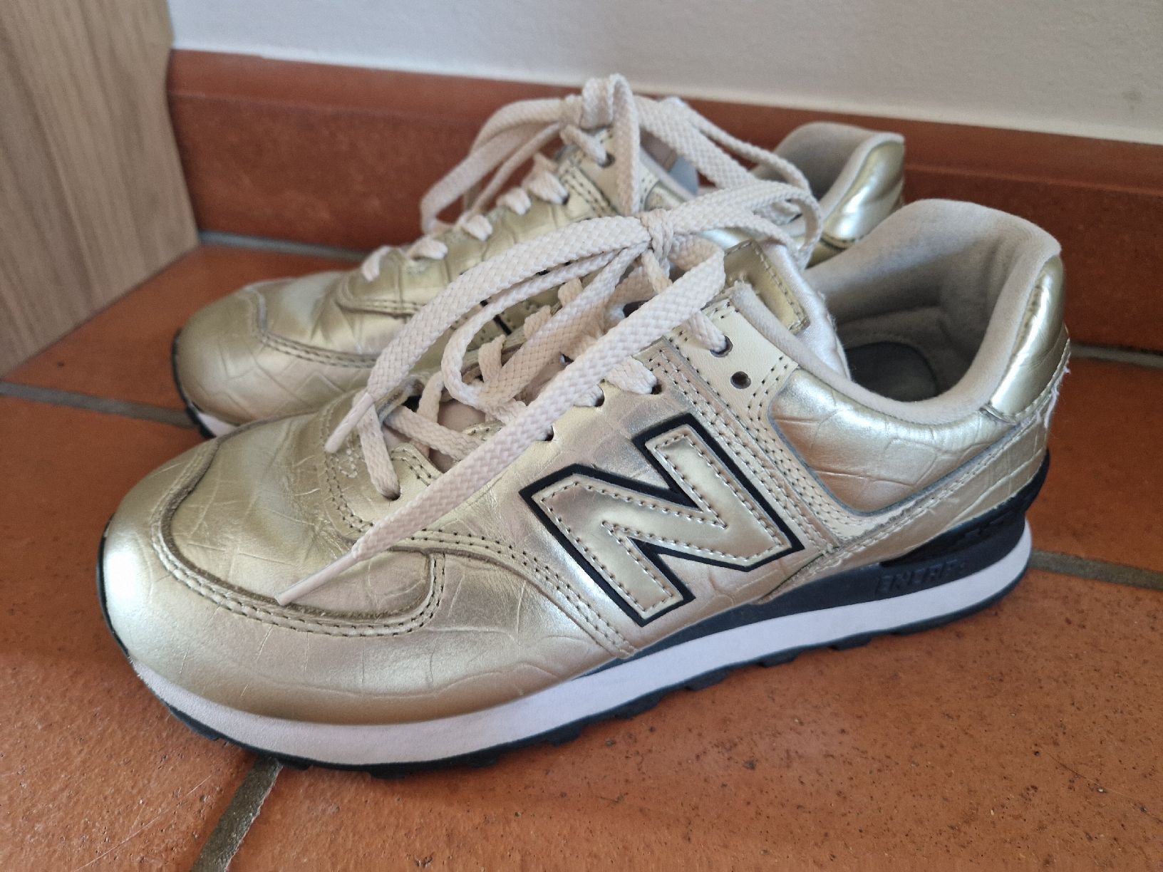 New Balance Scarpe da donna: New Balance Sneaker gold 38 – Usato da Lichtensteig venduto da Cocabana_16