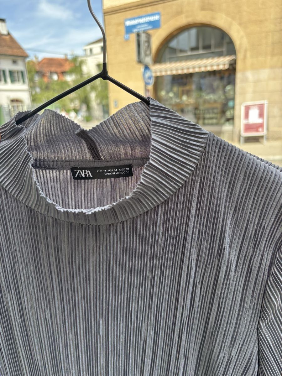 Zara T-shirt: ZARA Shirt Grau Gr M – Nuovo (secondo la descrizione) da Allenwinden venduto da clamel 1