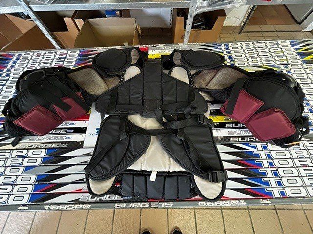 Ccm Protections: CCM Eishockey Torhüterweste Senior Grösse S – D'occasion à Marbach LU par Benno1958 1