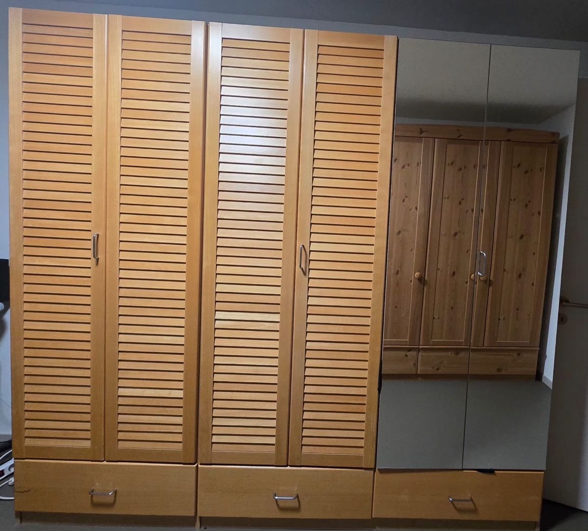 Armadi: Kleiderschrank mit Spiegeltüren – Usato da Zürich venduto da Stj_6qnw