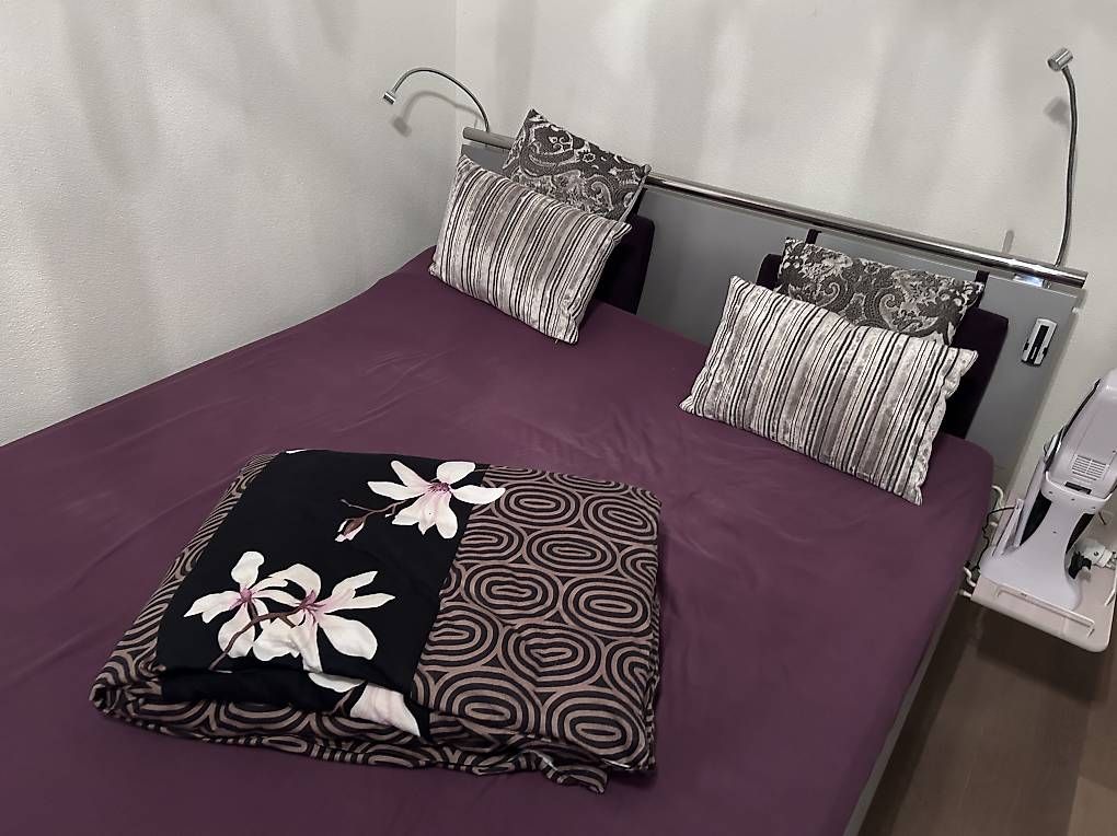 Letti: Grosses schönes (Doppel-bett) – Usato da Altdorf UR venduto da tho_b9hw