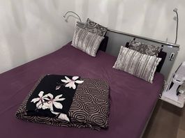 Grosses schönes (Doppel-bett)