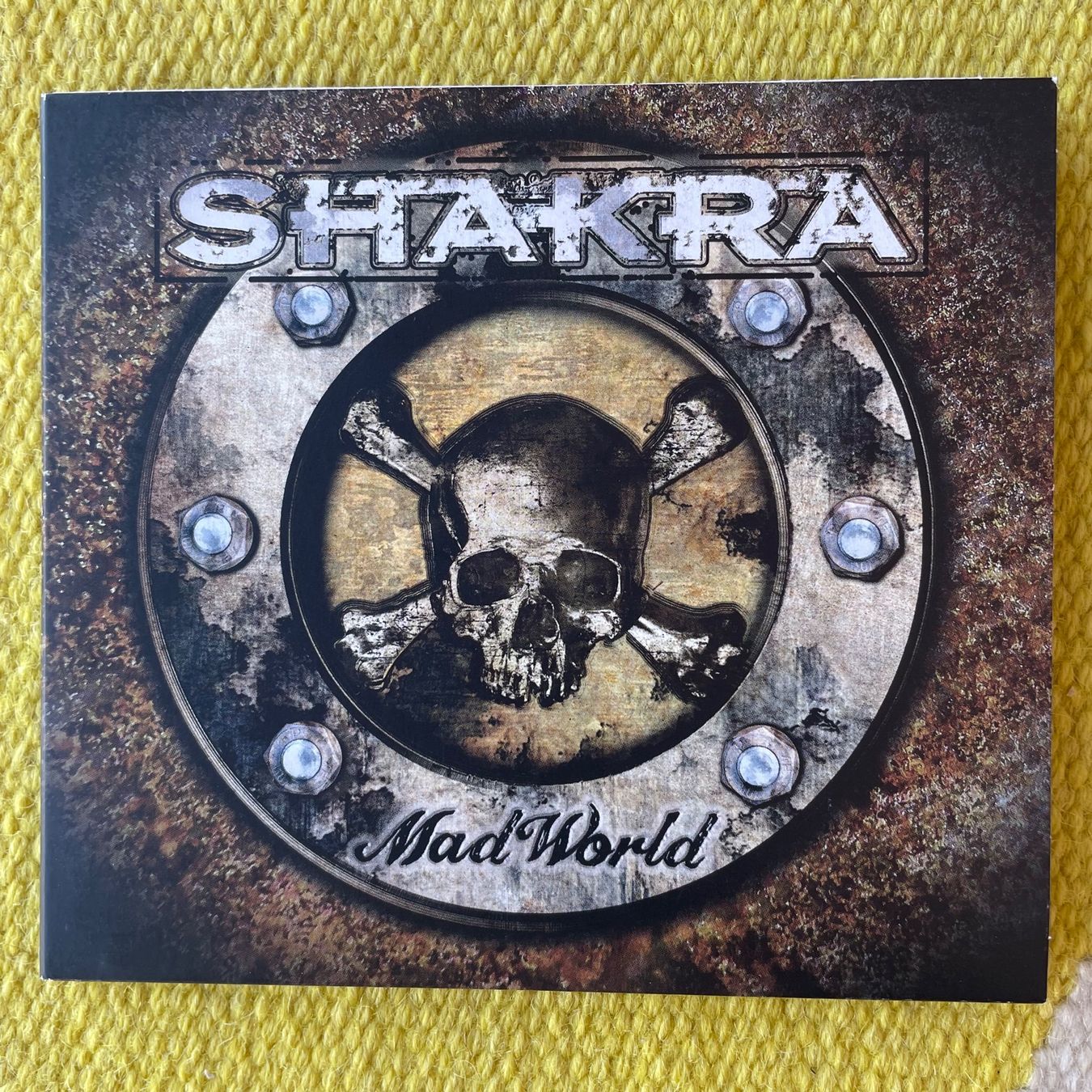 CD: SHAKRA-MAD WORLD (DIGIPACK) – Usato da Rorschacherberg venduto da CD-Roli