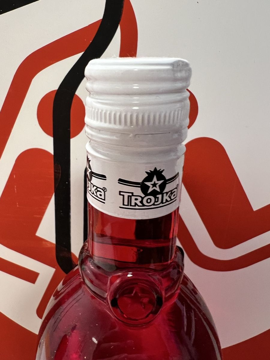 Trojka Bevande alcoliche: Trojka RED Vodka – Nuovo (secondo la descrizione) da Sevelen venduto da Ritiplampi 2