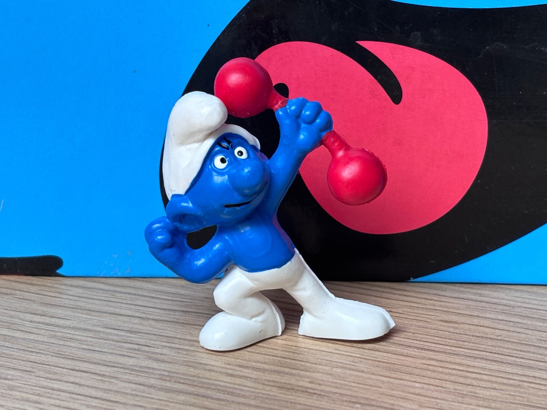 Figuren: Hantel-Schlumpf, rote Hantel – Gebraucht aus Lyss von Duckszone