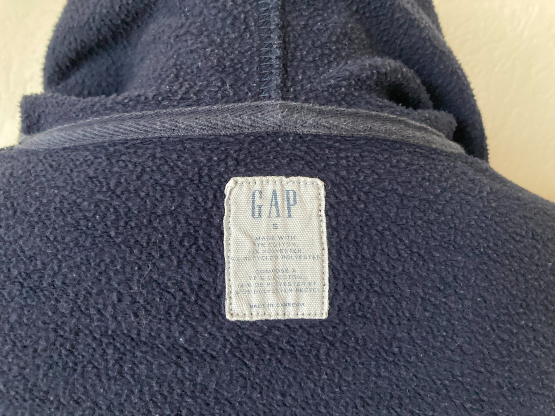Gap Pullover & Sweatshirts: GAP Kapuzen Pulli - Hoodie blau Gr. S – Gebraucht aus Küsnacht ZH von PLZoll 3