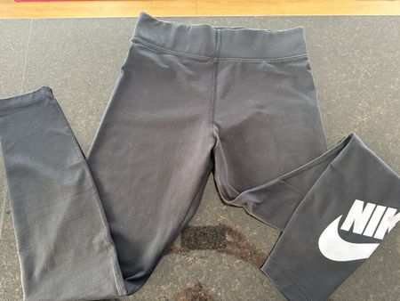 Schwarze Nike Leggings Grösse M - Ideal für den Sport!