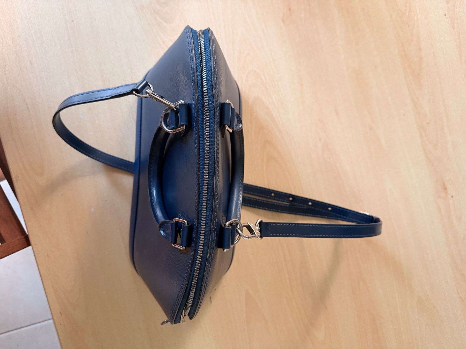 Louis Vuitton Borse da donna: Louis Vuitton Alma PM in Epi leather – Usato da Wädenswil venduto da Tety 3