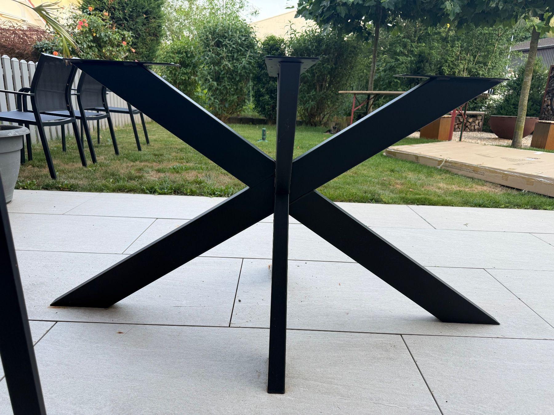 Altri mobili: Tischgestell Kreuzform schwarz Metall – Usato da Stilli venduto da jan_5f8c 2