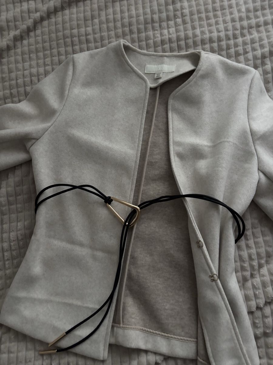 Zara Giacche: Zara Damen Blazer hellgrau/beige mit Bindegürtel  – Usato da Buchs ZH venduto da Elma0000 1