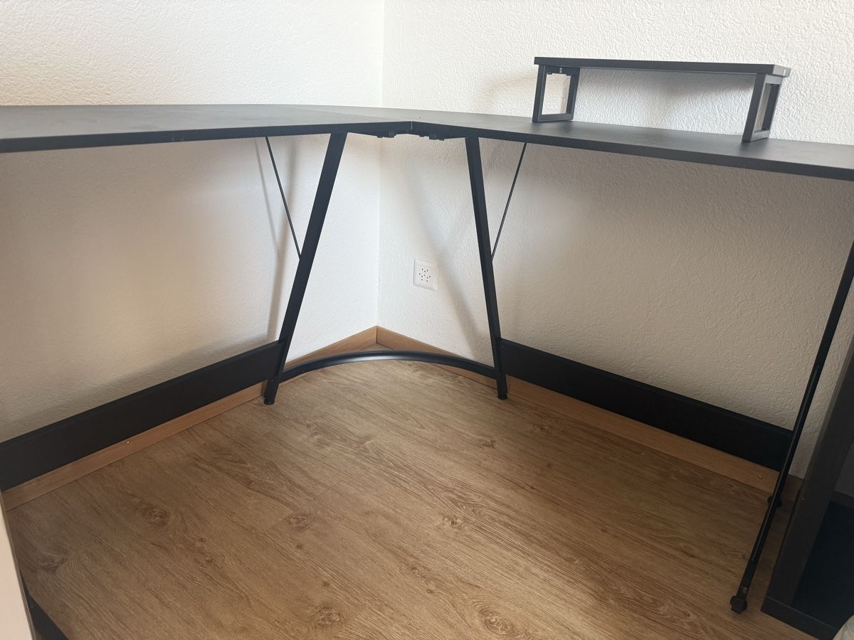 Bureaux: Gaming Schreibtisch  – Neuf (Voir description) à stans par zie_m2nf 1