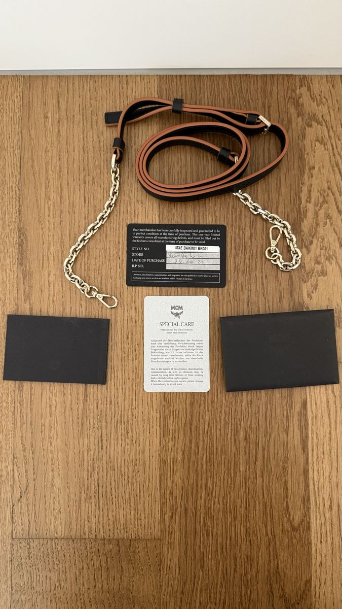 Mcm Sacs: MCM Handytasche mit Kartenetui schwarz neu – Neuf avec emballage d'origine à Selzach par Mperformance83 5