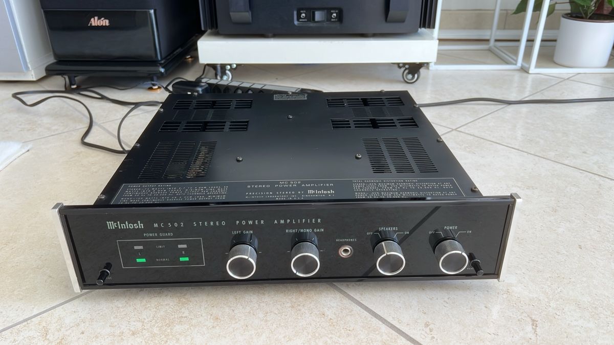 McIntosh Amplificatori: McIntosh MC502 - Endstufe – Usato da Meggen venduto da Hobst 3