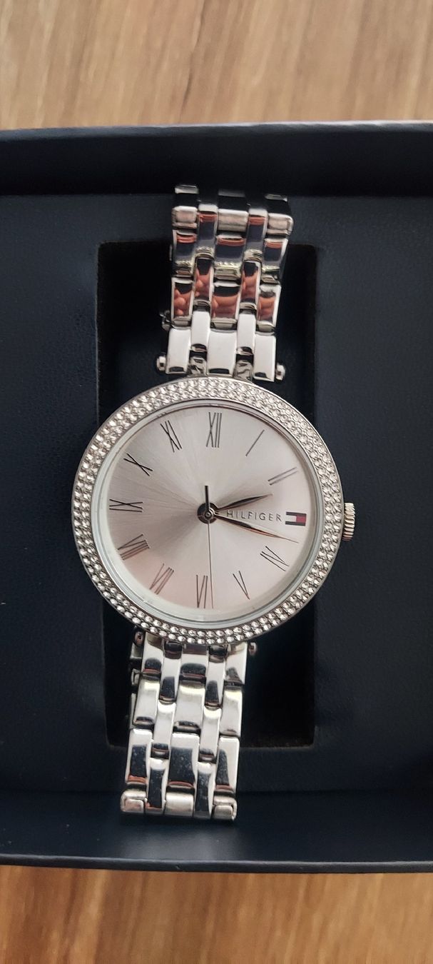 Tommy Hilfiger Orologi: Tommy Hilfiger Damen Uhr – Nuovo (secondo la descrizione) da St. Margrethen SG venduto da Schark6
