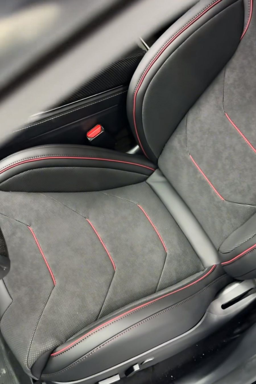 Tesla Tutti pezzi di ricambio auto: Tesla Model 3/Y/ HL "Raptor" Vordersitze mit belüfteter – Nuovo e nell'imballaggio originale da Wichtrach venduto da Avramolon 5