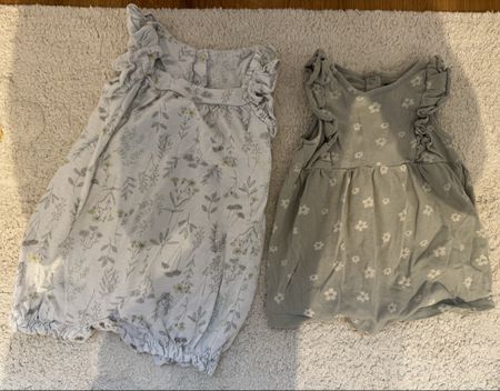 Kurze Jumpsuit Mädchenkleider Grösse 74, 2 Stück