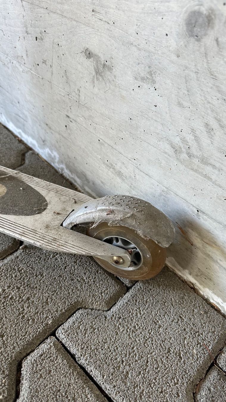 Micro Kickboard: Tretroller Micro Metallic silber gebraucht – D'occasion à Pfäffikon ZH par narteq 2