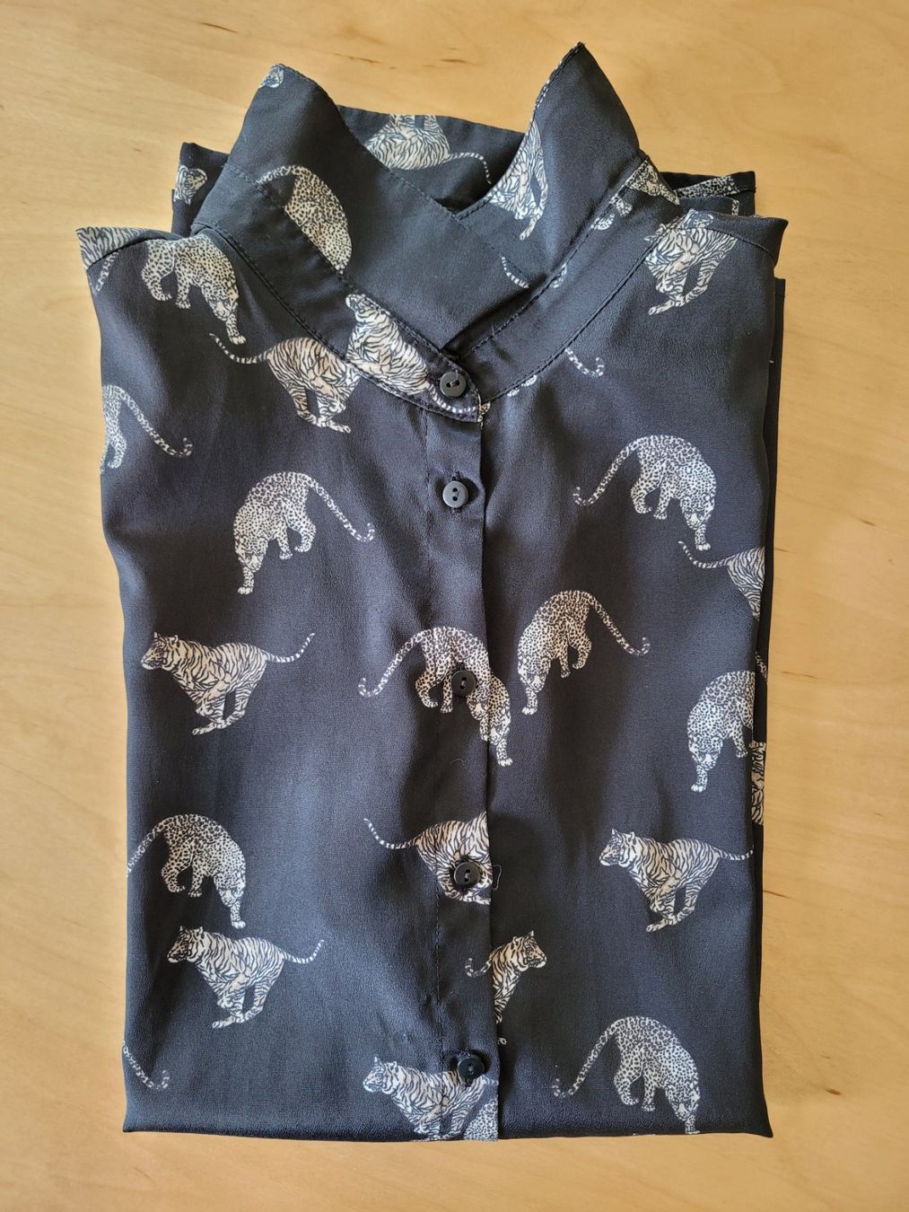 C&A Camicette: Bluse Clockhouse schwarz mit Tiger/Leopard-Print Grösse 38 – Usato da Wiesendangen venduto da samoalk 1
