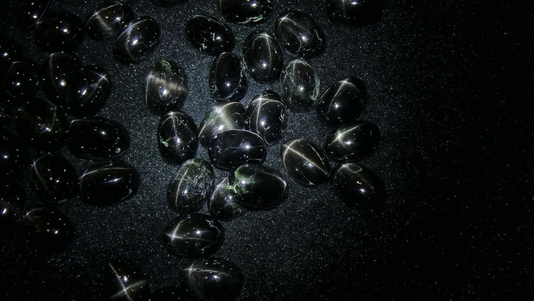 Pietre preziose: Diopside étoilé 11mm - Valeur 75.- Fr – Nuovo (secondo la descrizione) da Grimisuat venduto da Valgem 2