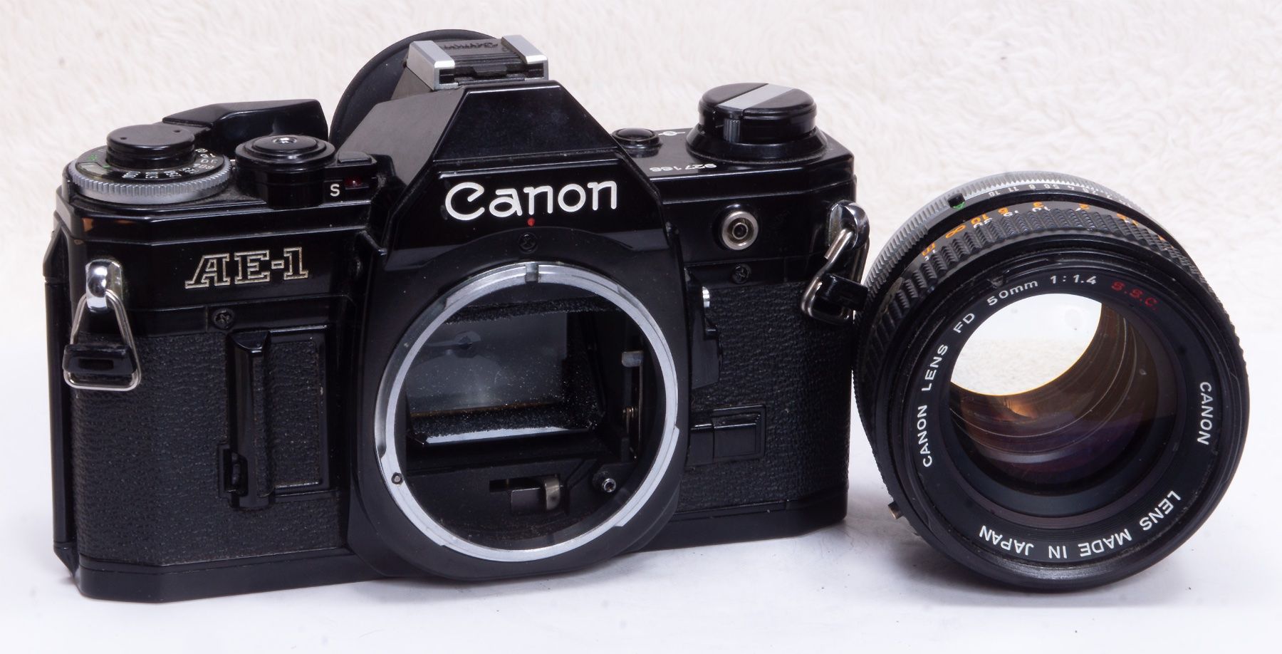 Canon Fotocamera: Canon AE-1 und 3 Objektive – Usato da Zürich venduto da phueni 7