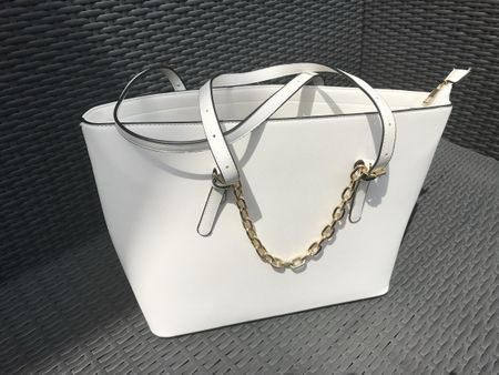 Weisse Handtasche