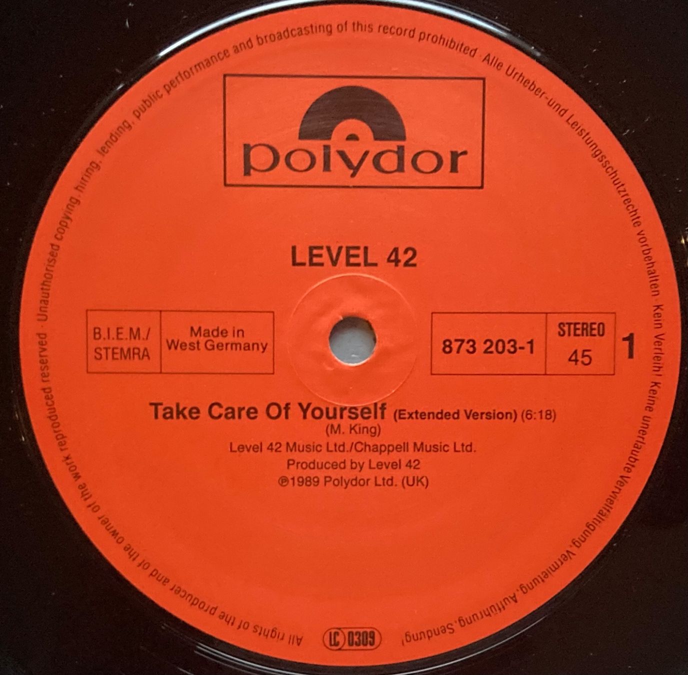 Dischi in vinile: LEVEL 42 - TAKE CARE OF YOURSELF – Usato da Poliez-Pittet venduto da Newtown-Records 2