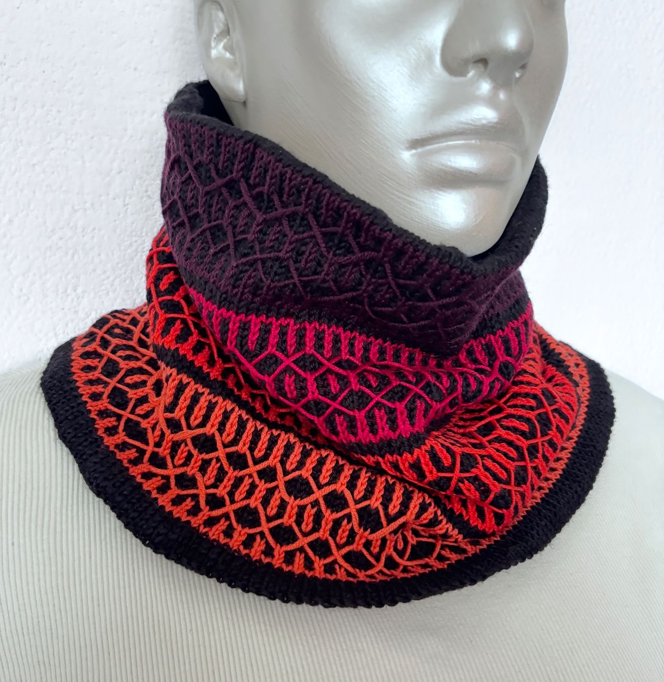 Foulard & Sciarpe: Halswärmer, Kragenschal, Loop, handgestrickt – Nuovo e nell'imballaggio originale da Fislisbach venduto da handglismet