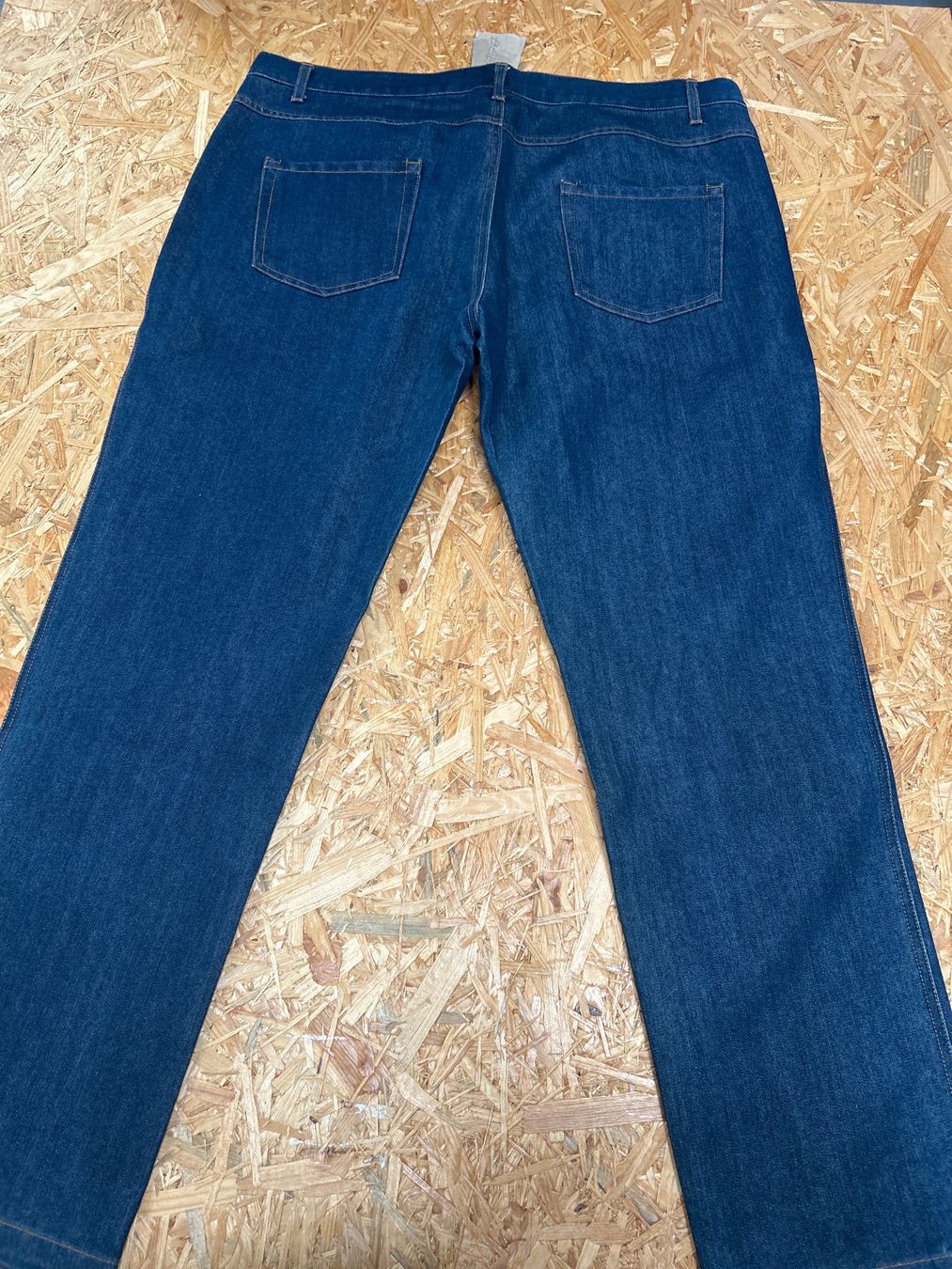 Jeans: Dunkelblaue Jeans, Grösse 28  Bundweite ca. 106cm – Nuovo e nell'imballaggio originale da Koppigen venduto da Werkzeugladen 1